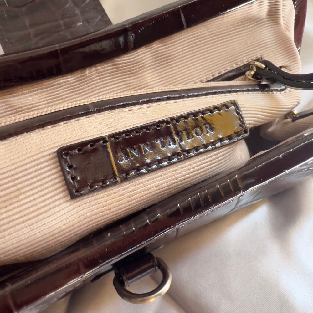 Ann Taylor Women’s Brown Crocodile Embossed Leather Clutch Handbag Purse NWOT - Picture 7 of 12